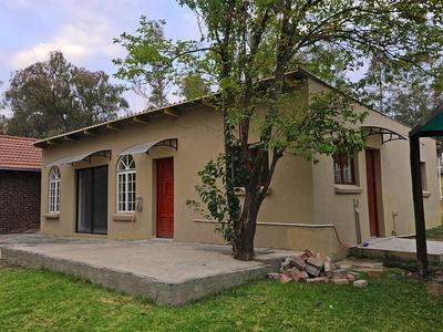 Cottage For Rent in Zonnehoewe, Roodepoort