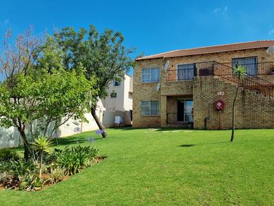 Apartment / Flat For Rent in Little Falls, Roodepoort