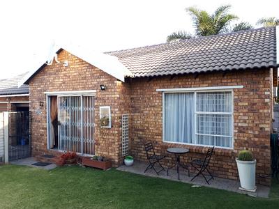 Townhouse For Rent in Wilgeheuwel, Roodepoort