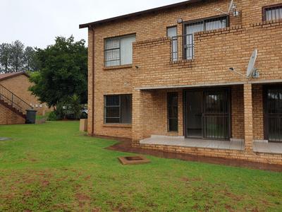 Apartment / Flat For Sale in Allen's Nek, Roodepoort