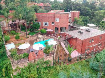 Guest House For Sale in Roodekrans, Roodepoort